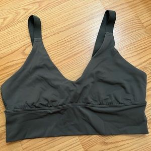 Aerie Chill Play Move Twist Back Sports Bra in Green, size: M